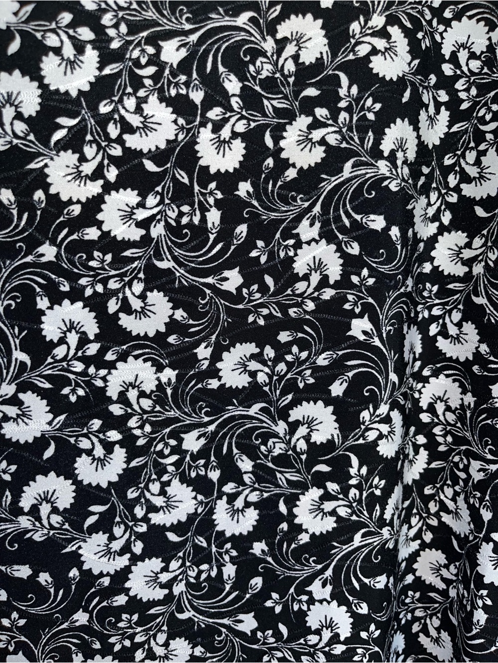 croft & barrow Black and White Floral Scoop Neck Short Sleeve Top - Picture 4 of 4